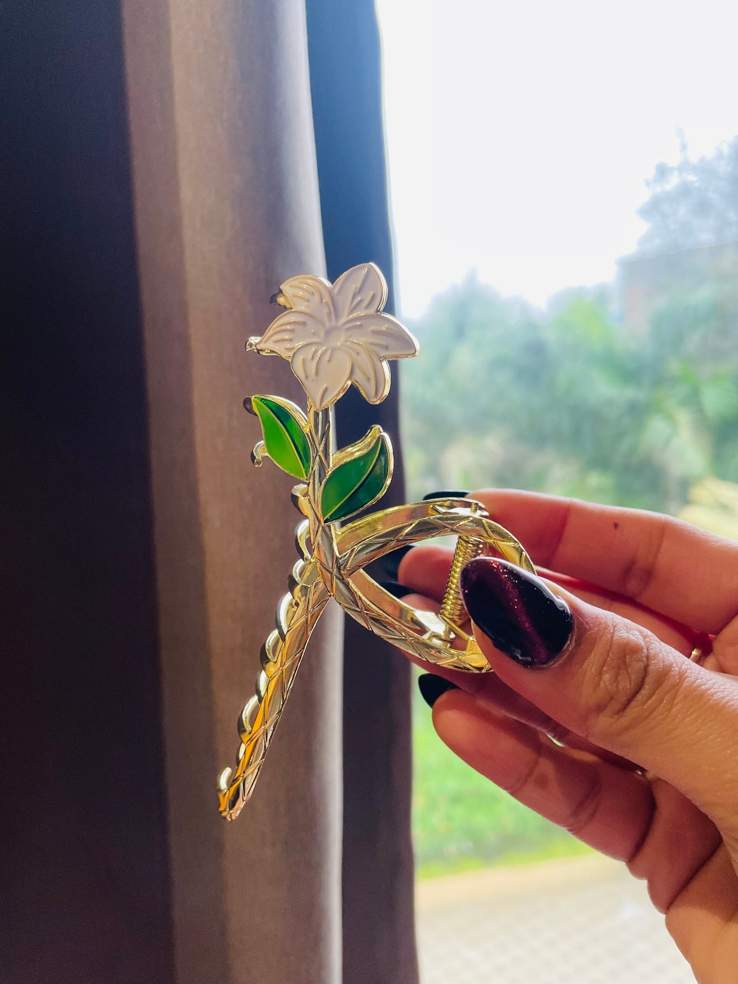 Daisy hair claw