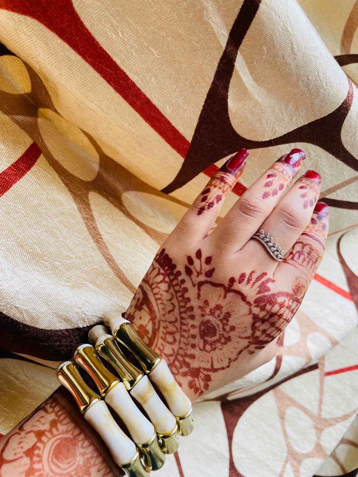Beige Retro Aryclic Bracelets (set of 4)