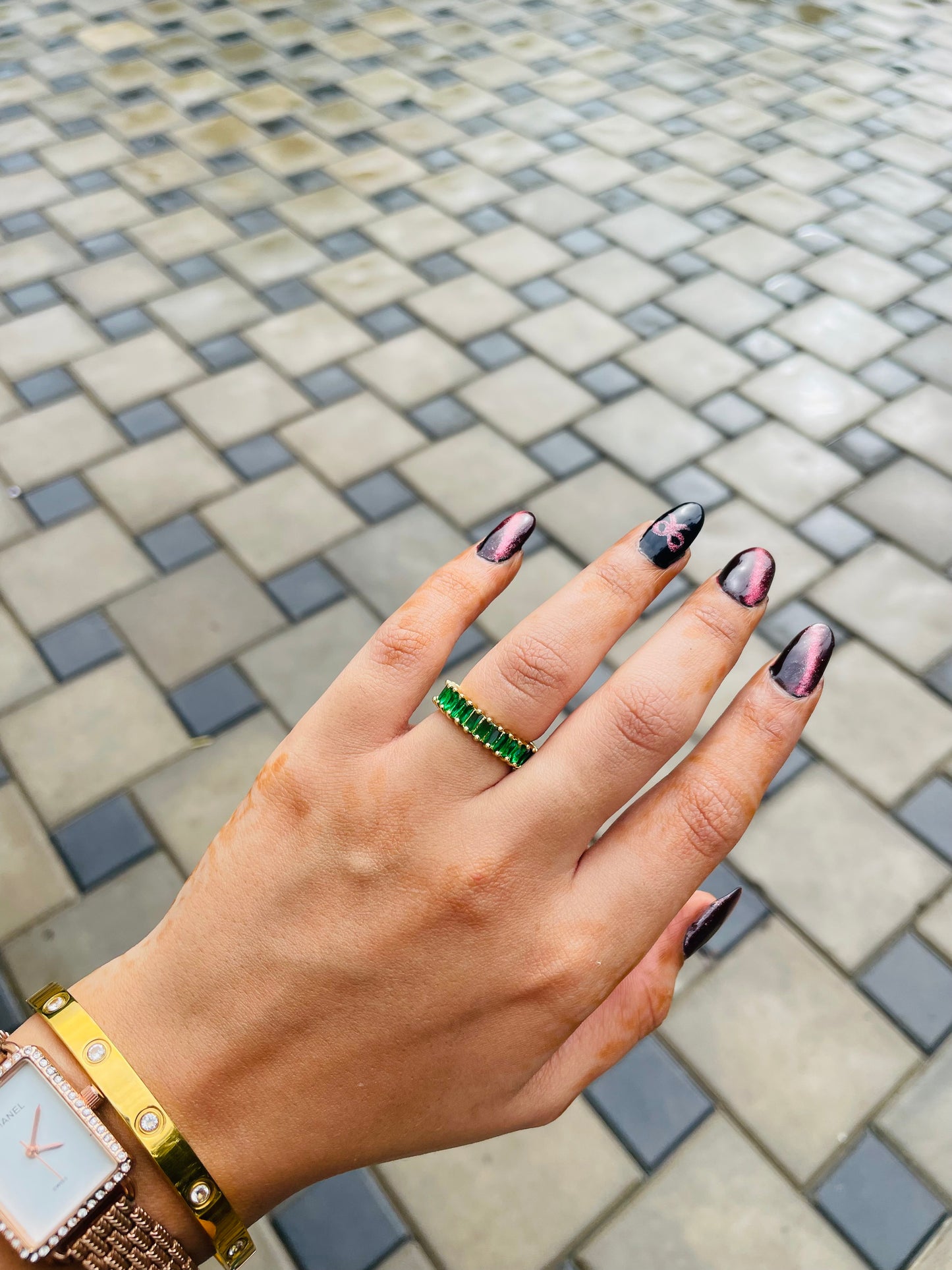 Tinted Emerald Green Gems Ring