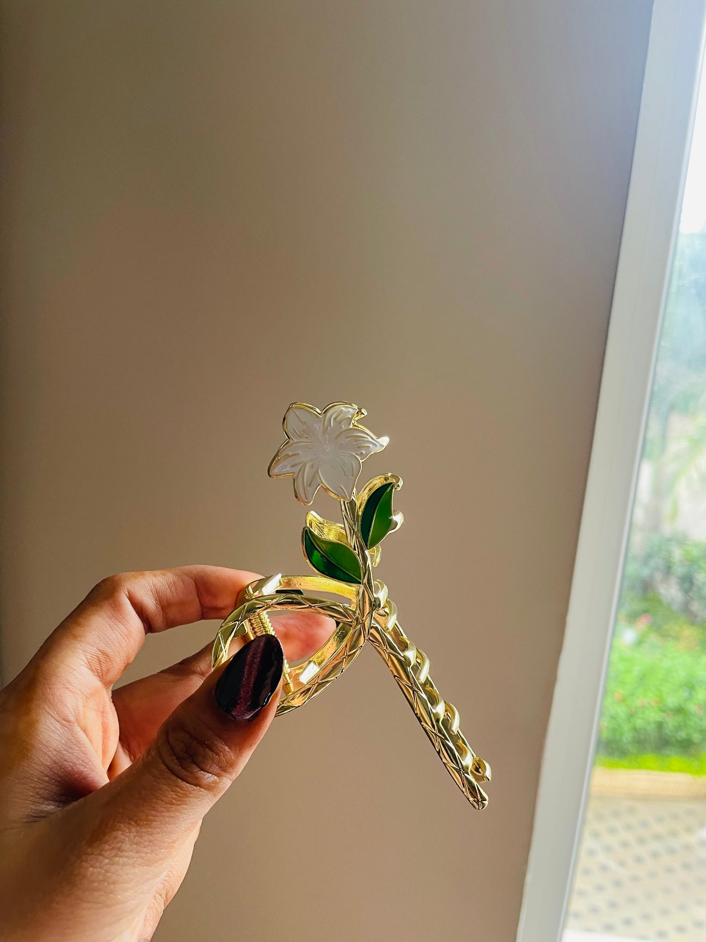 Daisy hair claw