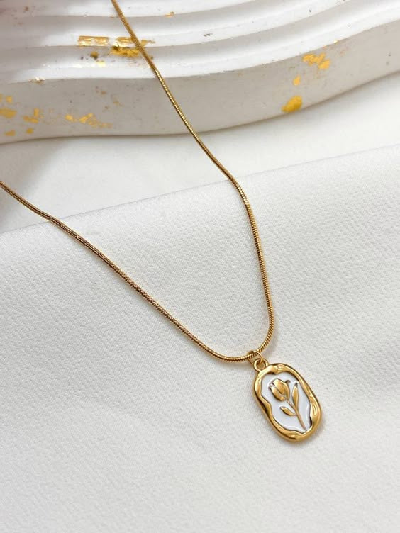 Noelle pendant necklace