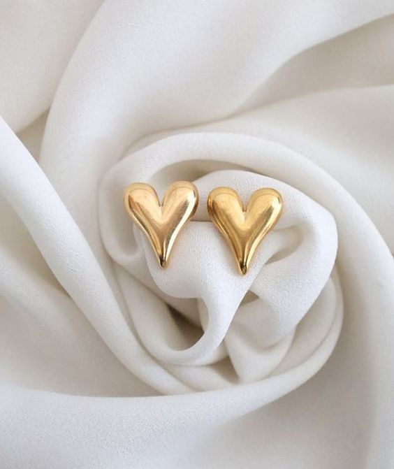 Mi amour Korean heart earrings