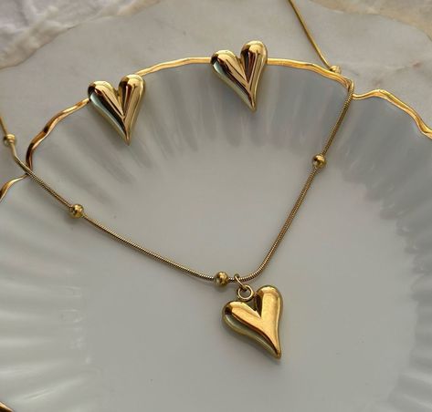 Mi amour Korean heart earrings