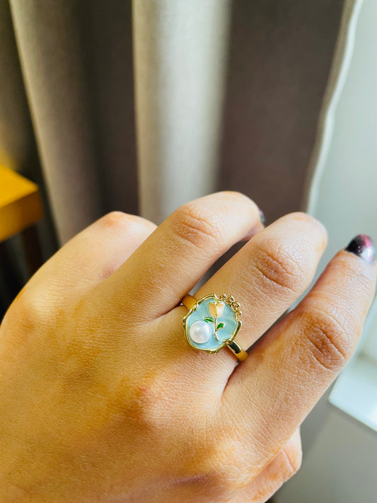 Pearled vintage rose resin ring