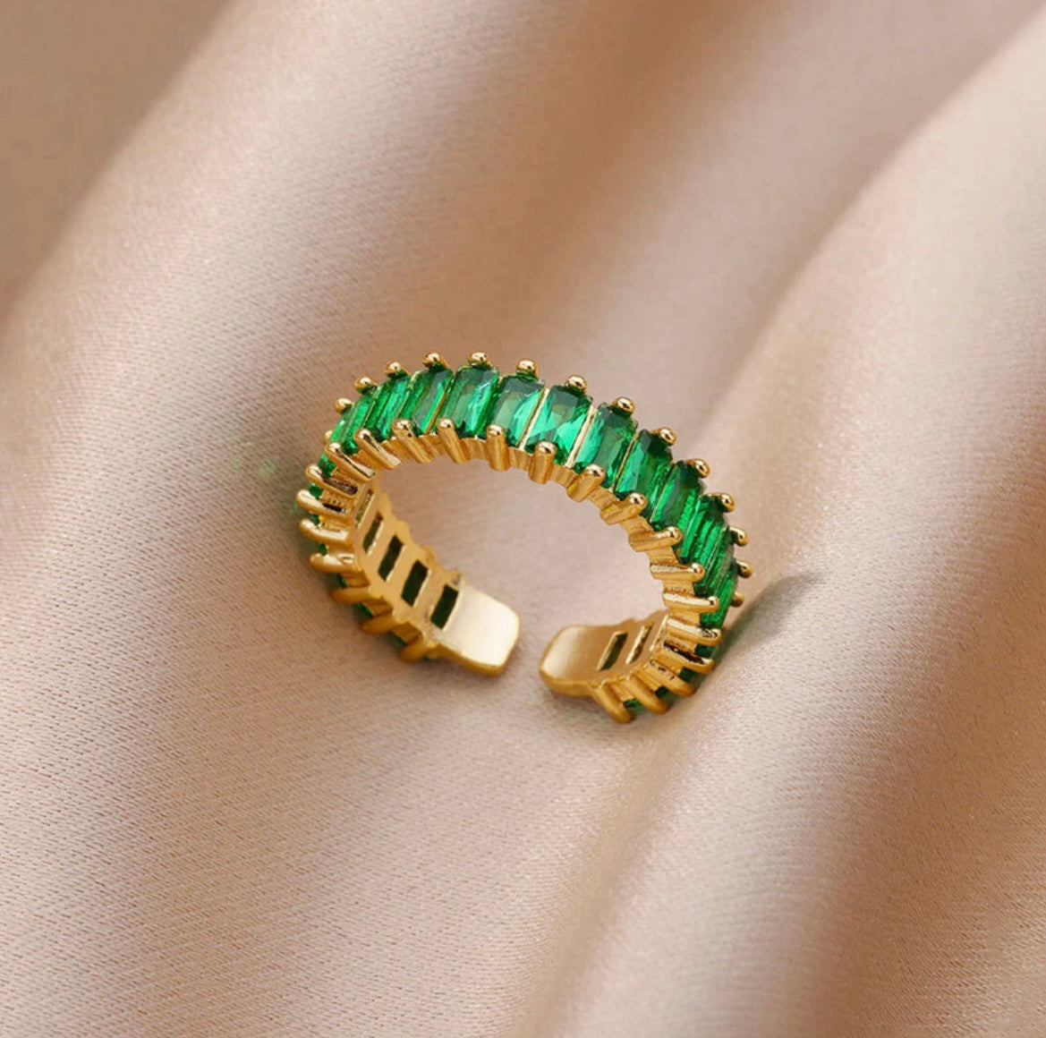 Tinted Emerald Green Gems Ring