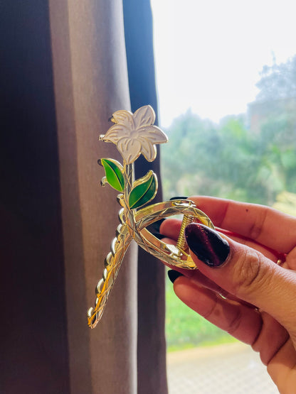 Daisy hair claw