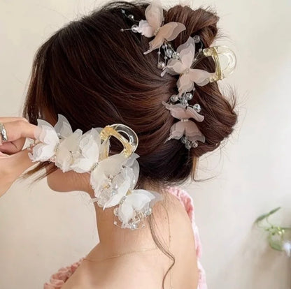 Butterfly grab clip