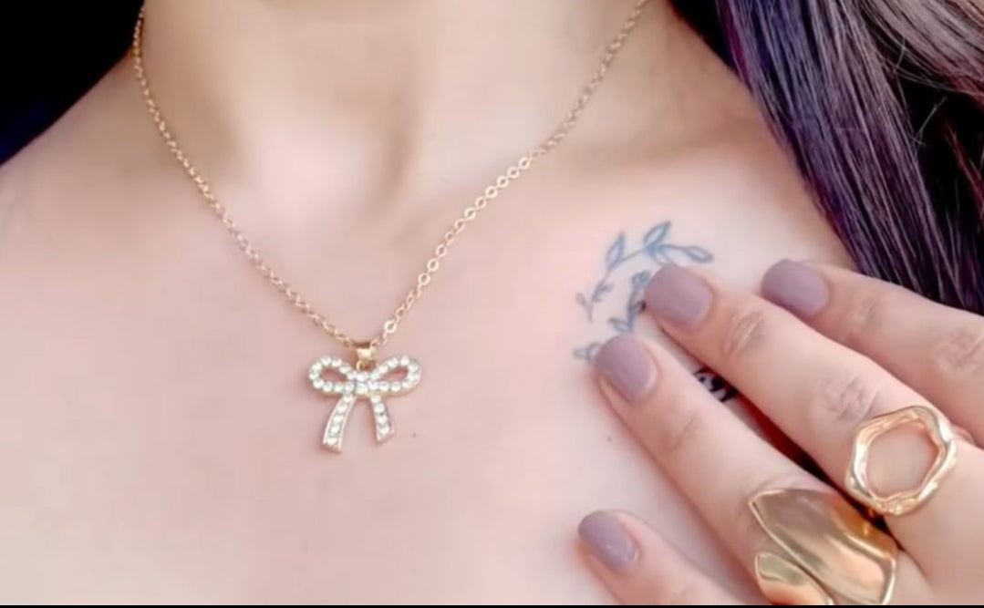 White bow necklace