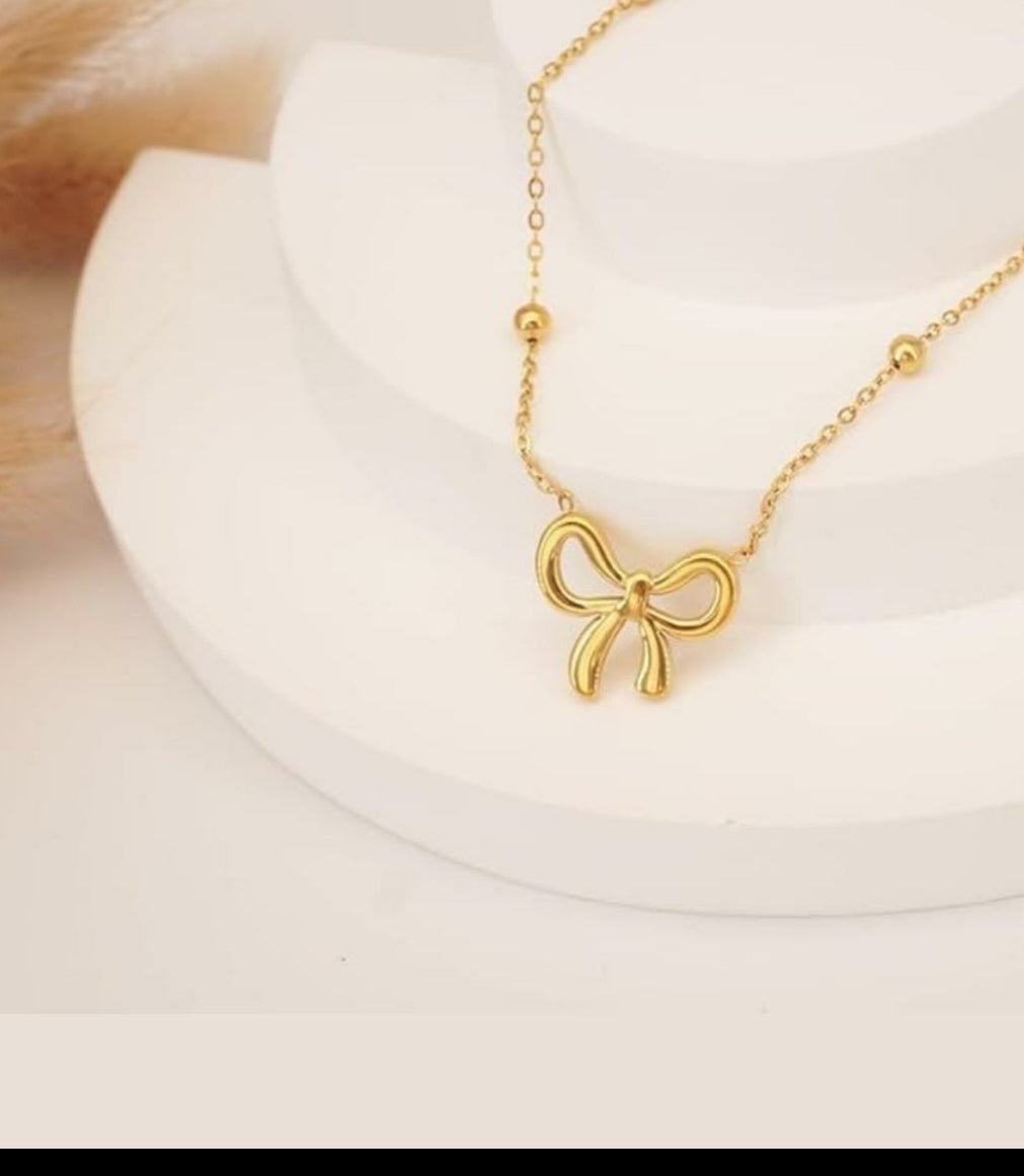 Golden bow necklace