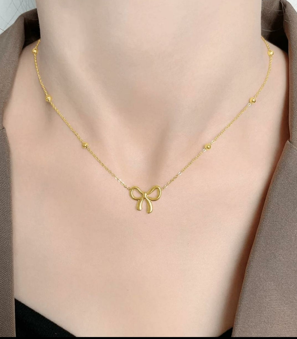 Golden bow necklace