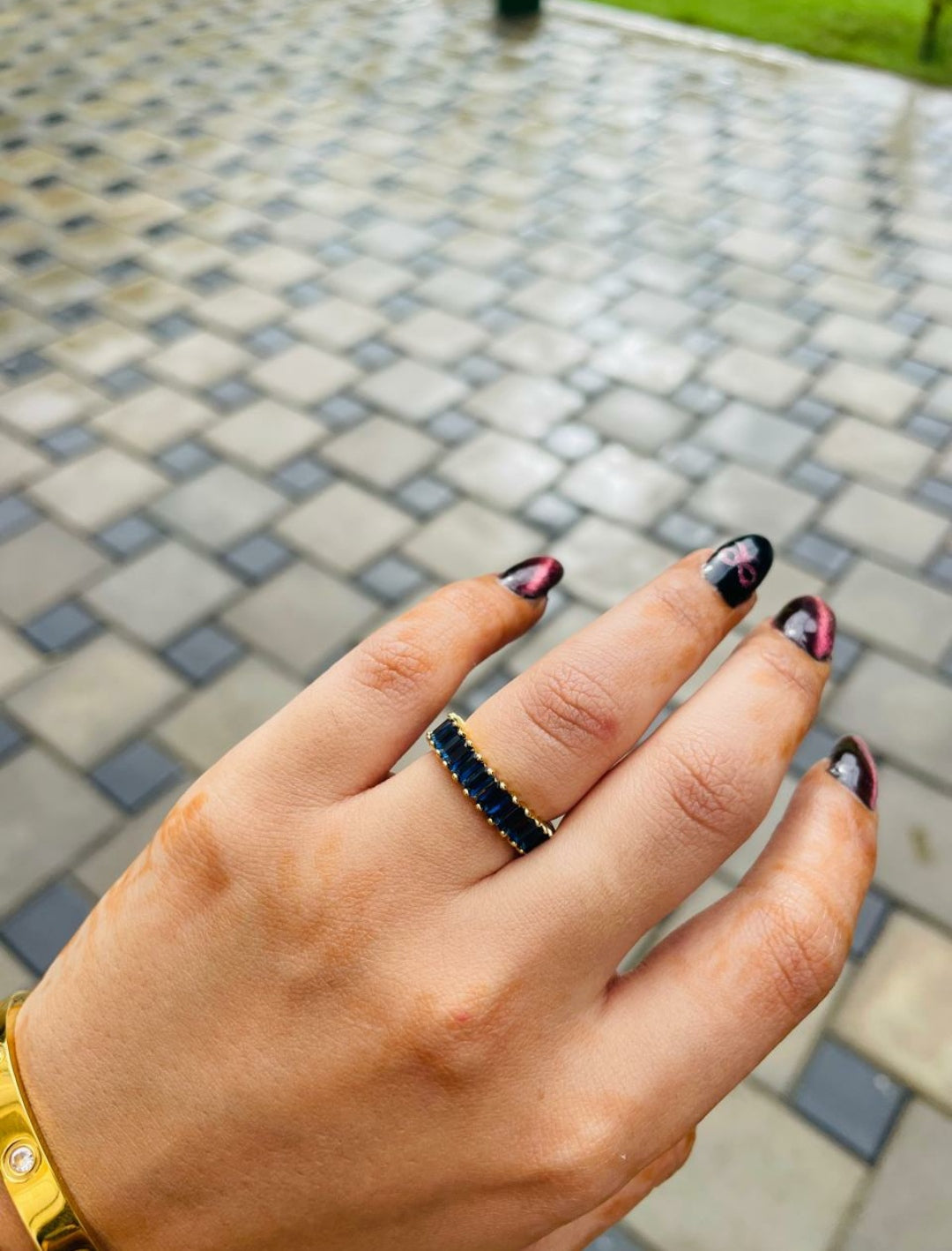 Tinted gems ring (sapphire blue)