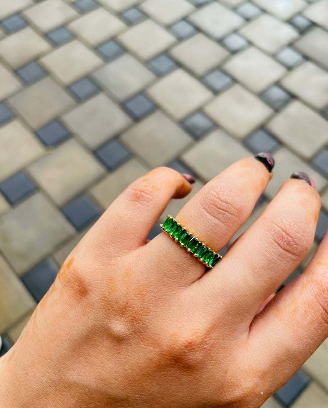 Tinted gems rings (emerald green)