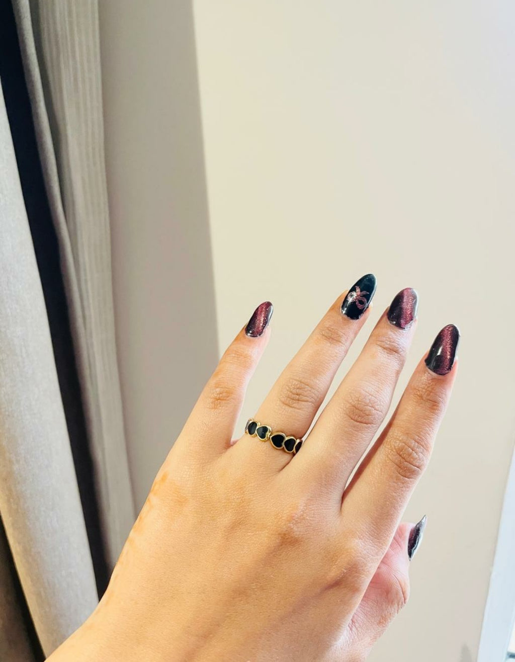 Heart around your fingers ring (black)