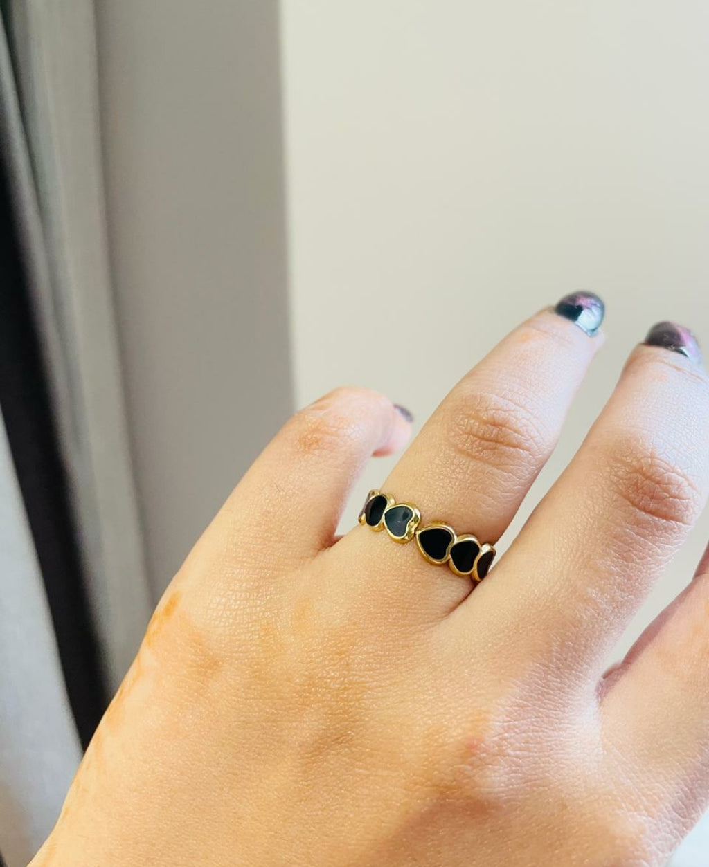 Heart around your fingers ring (black)