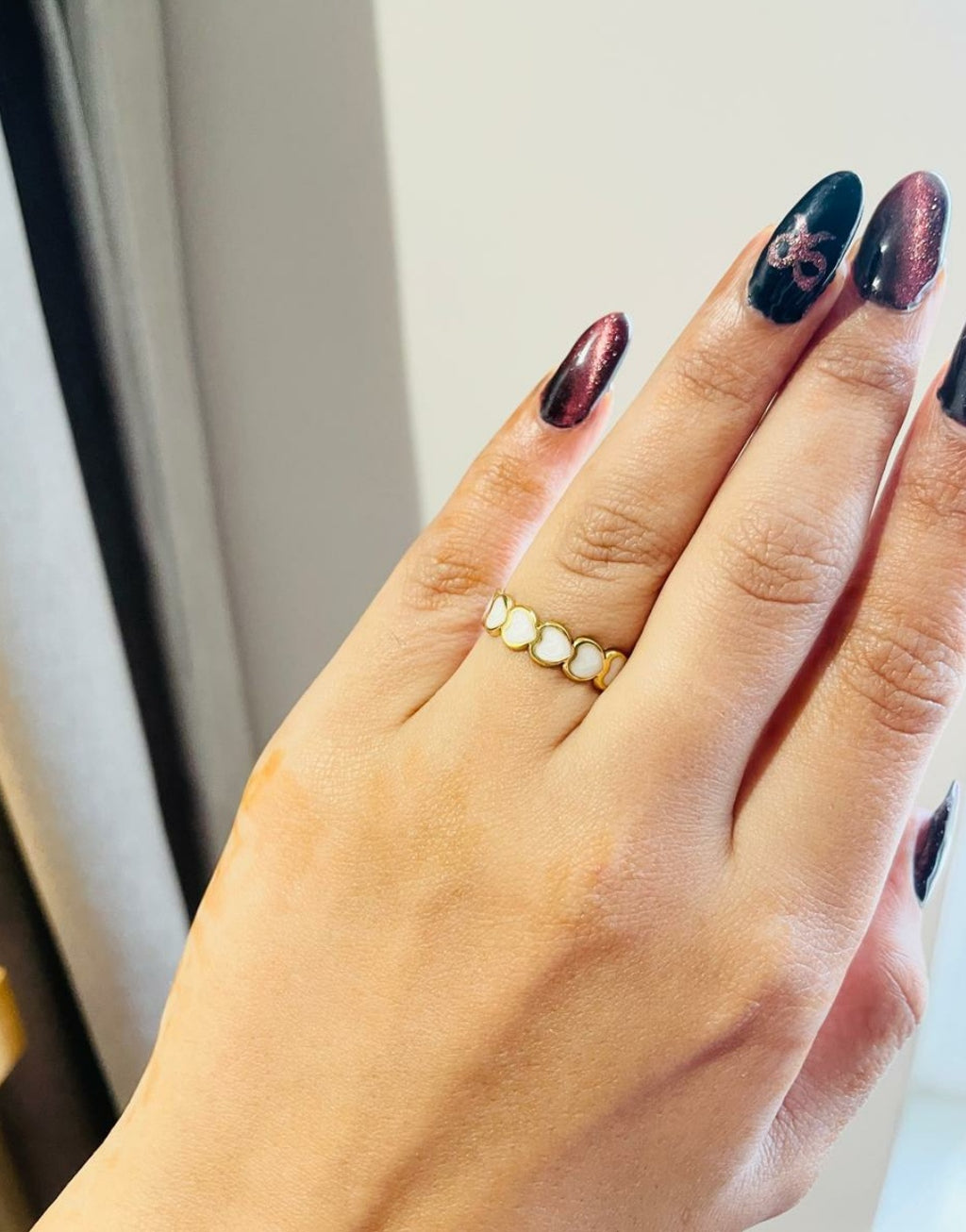 Heart around your fingers ring (white)