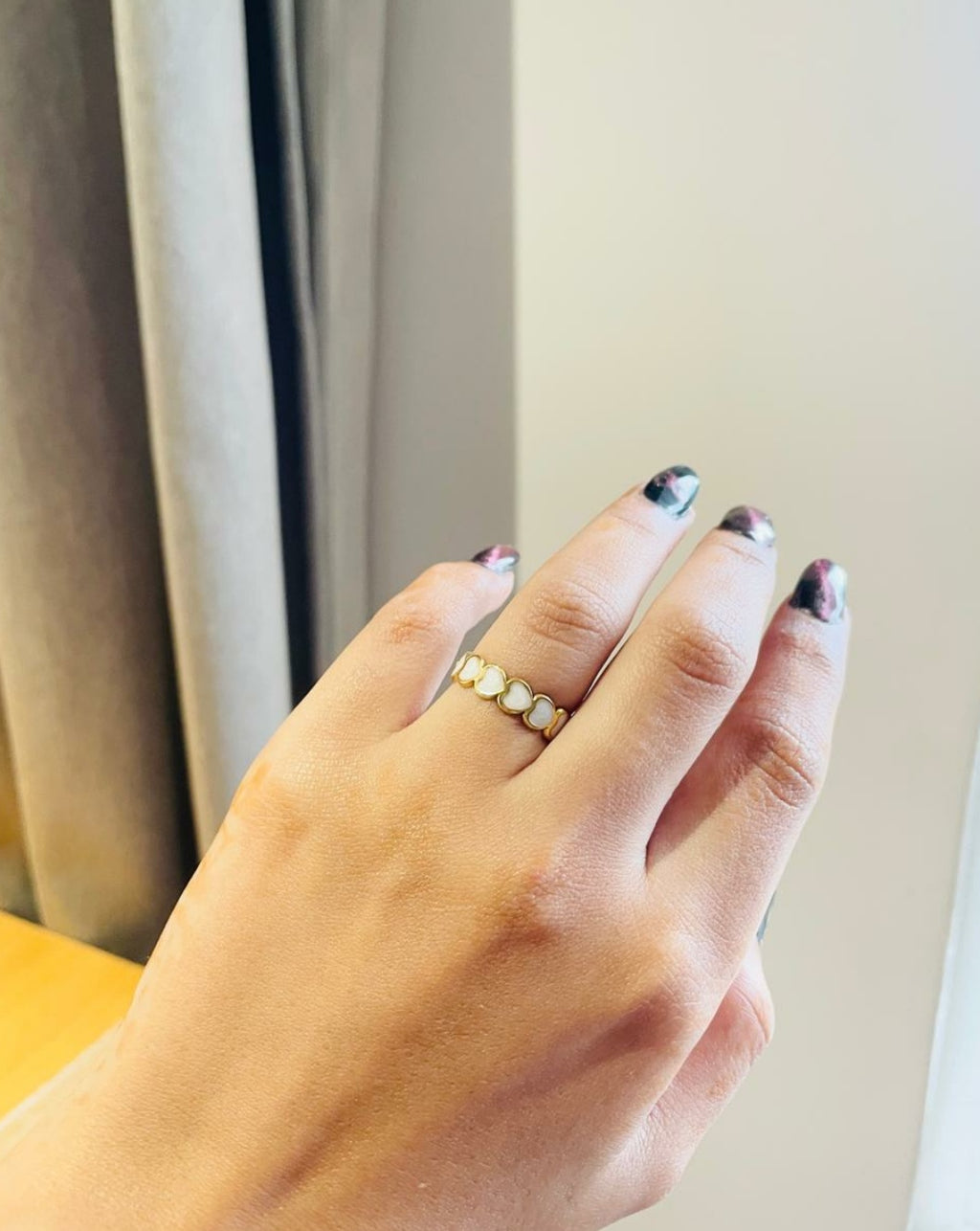 Heart around your fingers ring (white)