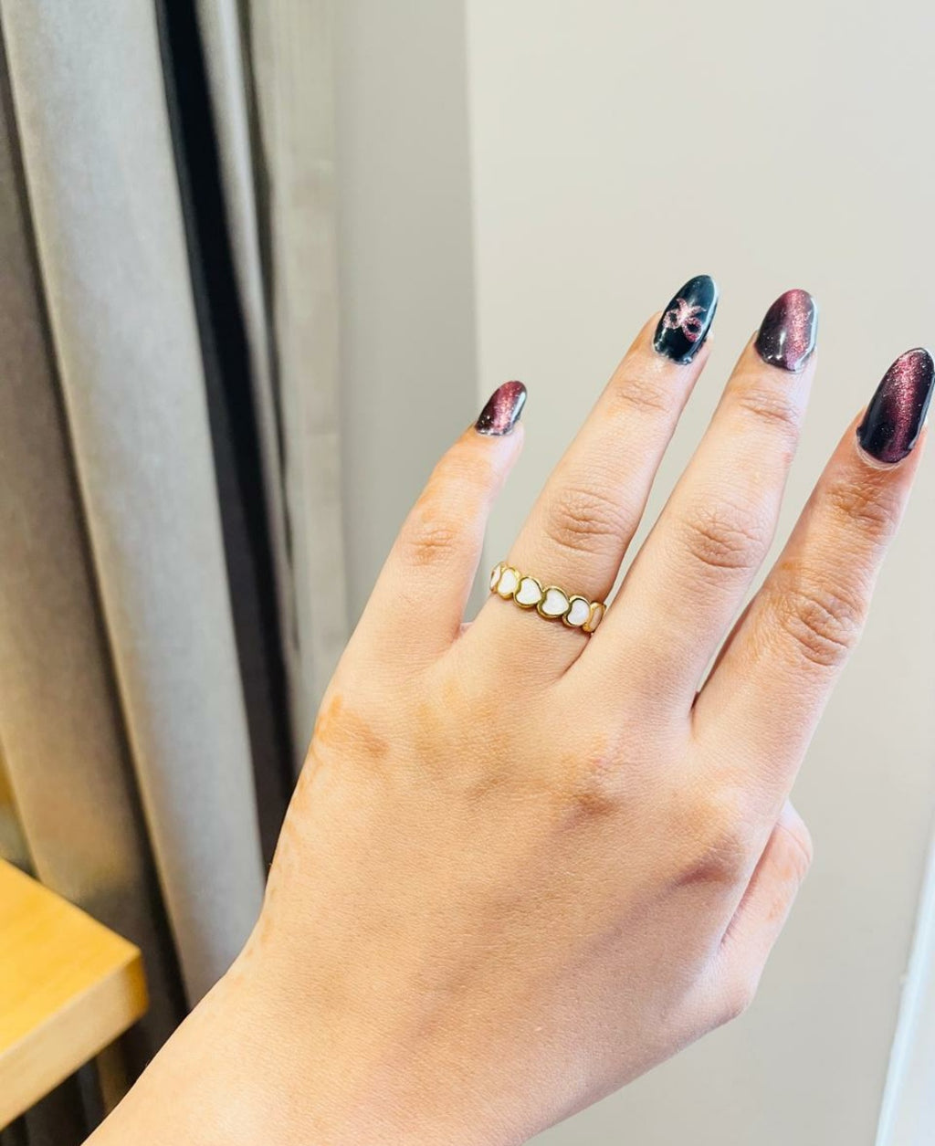 Heart around your fingers ring (white)