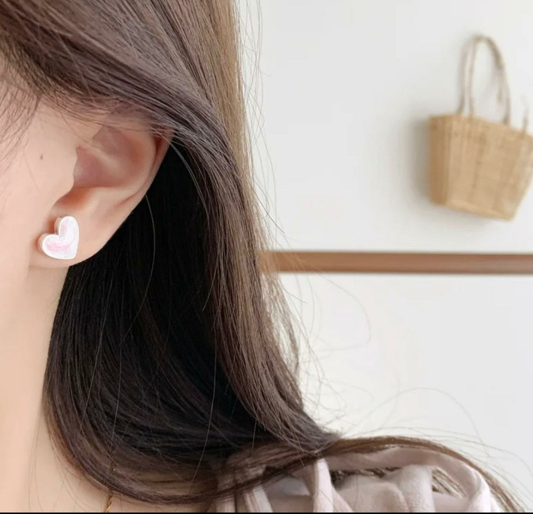 Pearlescent tiny heart earrings