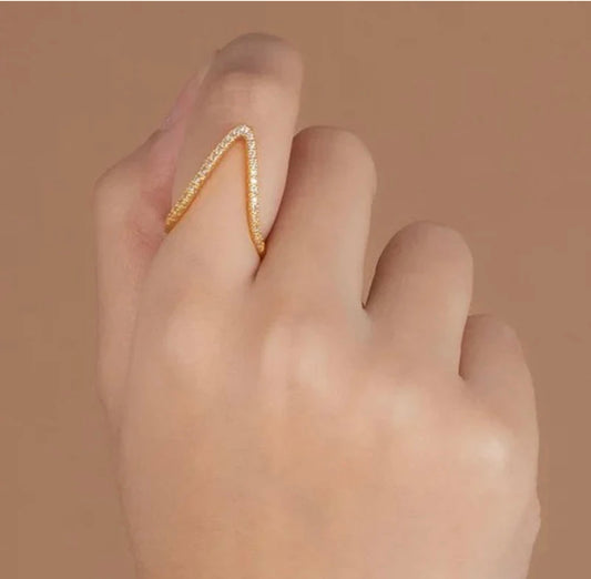 V shaped heart allure ring