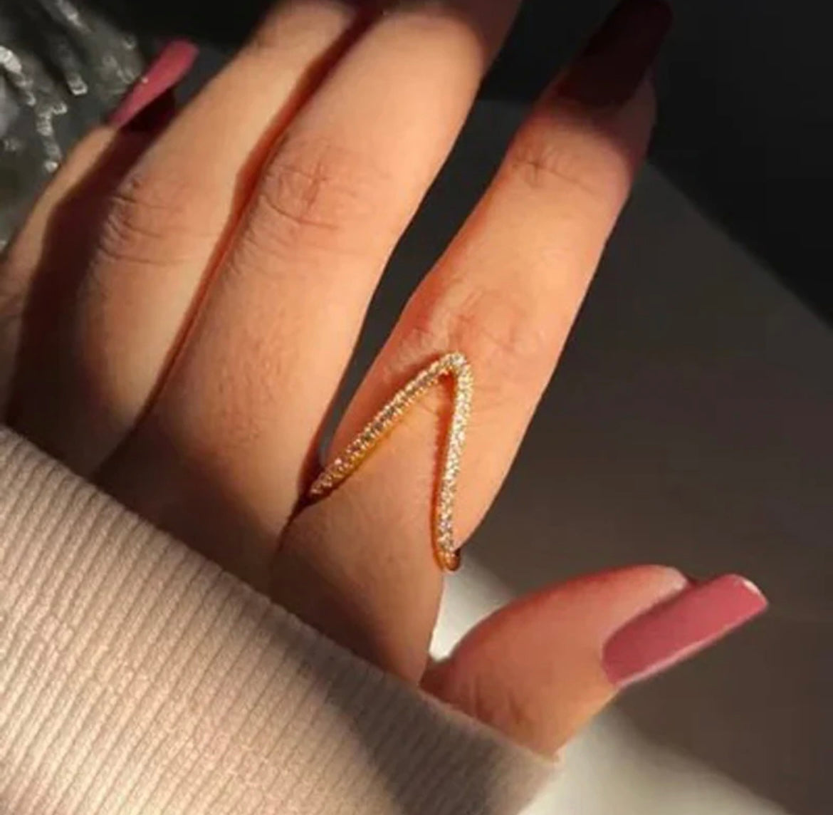 V shaped heart allure ring