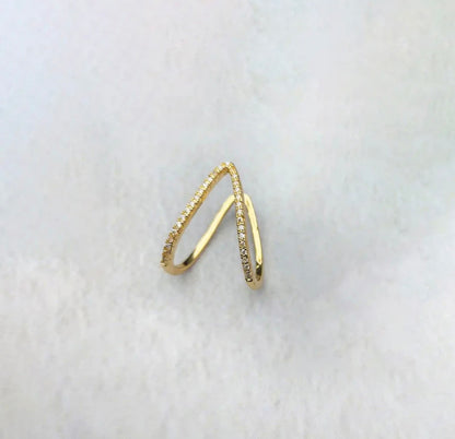 V shaped heart allure ring