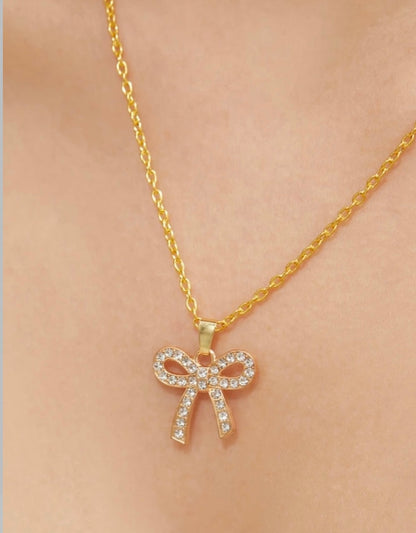 Minimal pearl bow necklace
