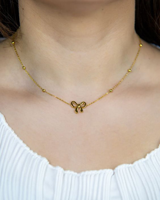 Sweetheart bow necklace