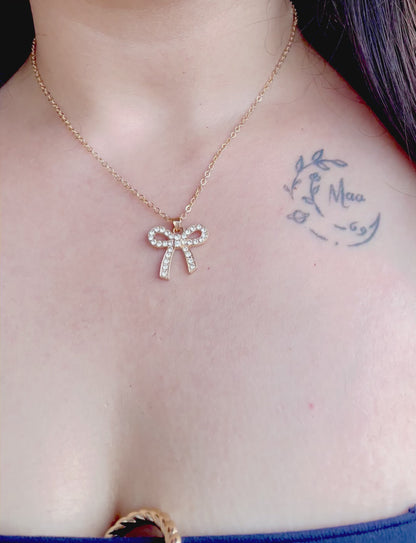Minimal pearl bow necklace
